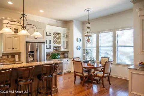 Dining - 10 Audubon Pl, Natchez, MS 39120 photo 2 of 2