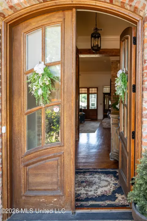 Entry Way - 10 Audubon Pl, Natchez, MS 39120 photo 1 of 1
