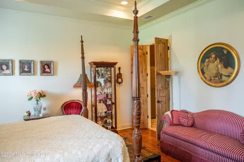 Bedroom - 10 Audubon Pl, Natchez, MS 39120 photo 2 of 7
