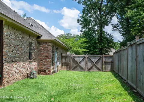 Exterior - 10 Audubon Pl, Natchez, MS 39120 photo 2 of 5