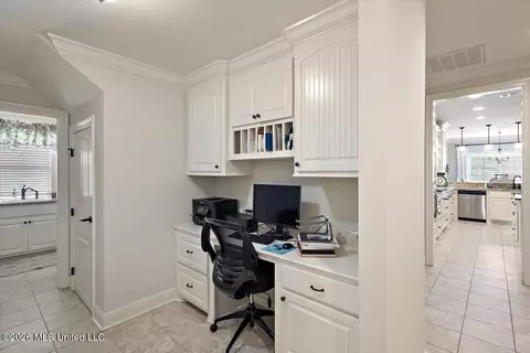 Entry Way - 822 Osagian Cir, Brandon, MS 39042 photo 6 of 6