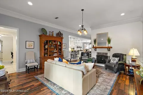 Living - 822 Osagian Cir, Brandon, MS 39042 photo 1 of 7