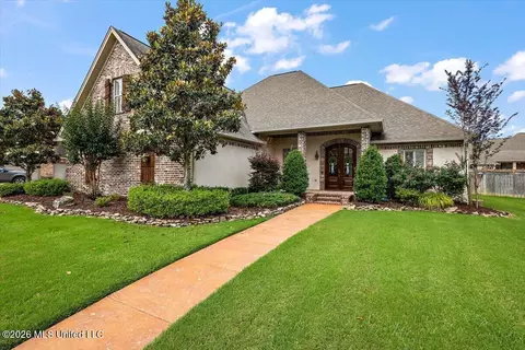 Exterior - 822 Osagian Cir, Brandon, MS 39042 photo 3 of 9