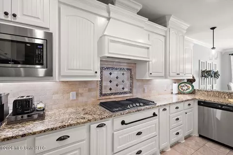 Kitchen - 822 Osagian Cir, Brandon, MS 39042 photo 4 of 4