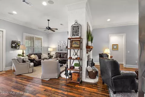 Living - 822 Osagian Cir, Brandon, MS 39042 photo 4 of 7