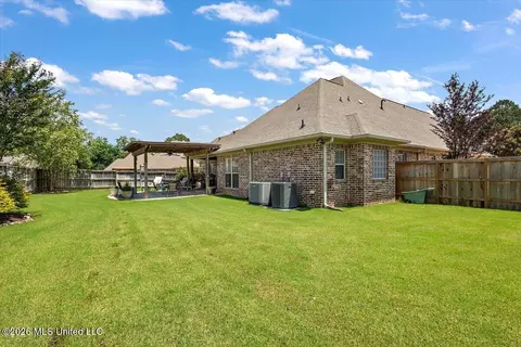 Exterior - 822 Osagian Cir, Brandon, MS 39042 photo 7 of 9