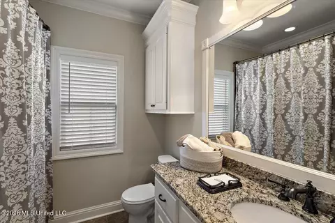 Bath - 822 Osagian Cir, Brandon, MS 39042 photo 3 of 4