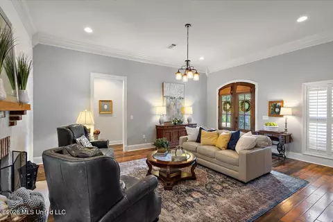 Living - 822 Osagian Cir, Brandon, MS 39042 photo 3 of 7