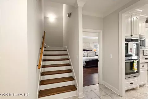 Entry Way - 822 Osagian Cir, Brandon, MS 39042 photo 4 of 6