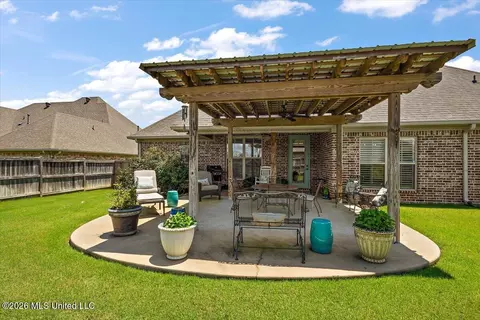 Exterior - 822 Osagian Cir, Brandon, MS 39042 photo 8 of 9