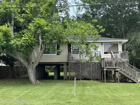 1210 11th St, Pascagoula, MS 39567