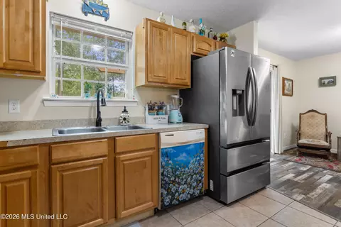 Kitchen - 19633 W Wortham Rd, Saucier, MS 39574 photo 4 of 4