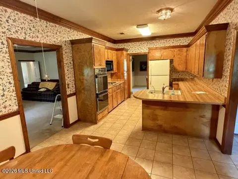 Kitchen - 340 Hanley Cir, Brandon, MS 39047 photo 4 of 4