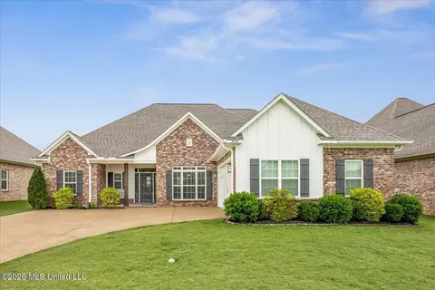 2868 Liam Ln, Nesbit, MS 38651