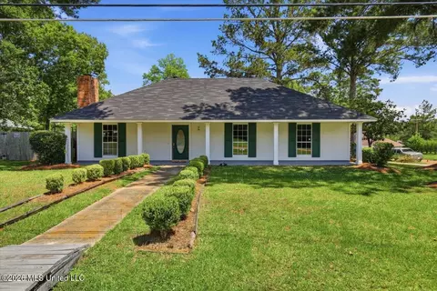 104 Lake Dockery, Byram, MS 39272