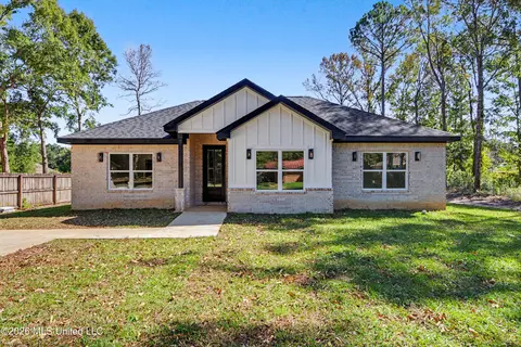3528 Shamrock Ct, Gautier, MS 39553