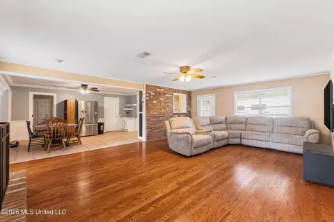 Living - 1005 Short St, Wesson, MS 39191 photo 1 of 2