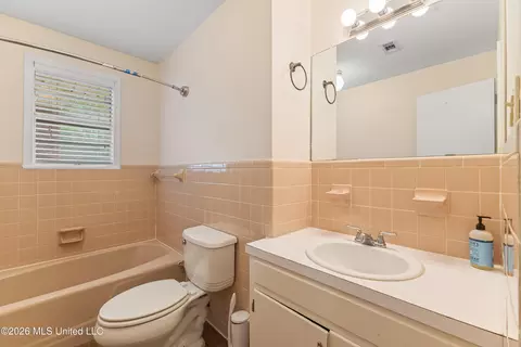 Bath - 1005 Short St, Wesson, MS 39191 photo 1 of 3
