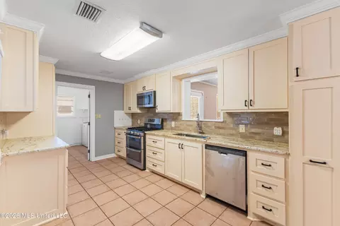 Kitchen - 1005 Short St, Wesson, MS 39191 photo 2 of 6