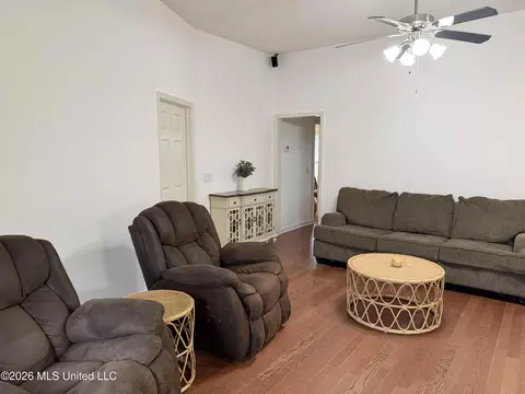 Living - 306 Silverleaf Cv, Brandon, MS 39047 photo 1 of 3