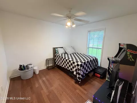 Bedroom - 306 Silverleaf Cv, Brandon, MS 39047 photo 2 of 4