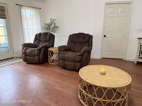 Living - 306 Silverleaf Cv, Brandon, MS 39047 photo 3 of 3