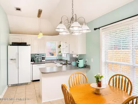 Kitchen - 306 Silverleaf Cv, Brandon, MS 39047 photo 1 of 5