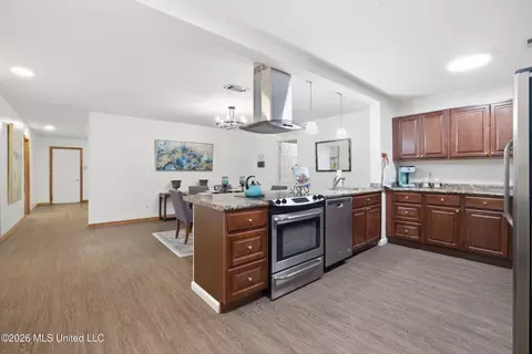 Kitchen - 7208 Hampton Dr, Biloxi, MS 39532 photo 2 of 3