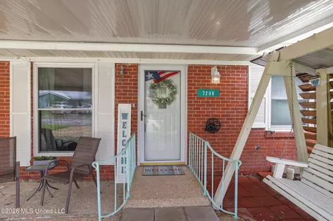 Exterior - 7208 Hampton Dr, Biloxi, MS 39532 photo 2 of 5