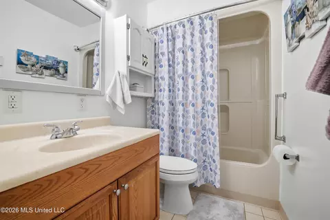 Bath - 7208 Hampton Dr, Biloxi, MS 39532 photo 4 of 4