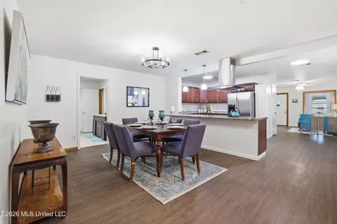 Dining - 7208 Hampton Dr, Biloxi, MS 39532 photo 1 of 3