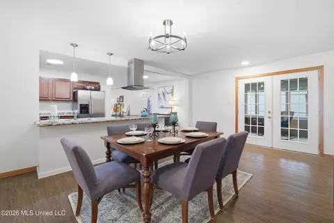Dining - 7208 Hampton Dr, Biloxi, MS 39532 photo 3 of 3