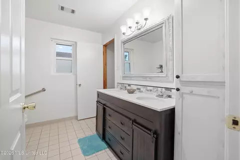 Bath - 7208 Hampton Dr, Biloxi, MS 39532 photo 2 of 4