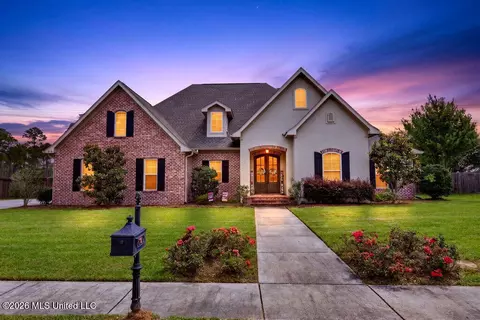 9915 W Mockingbird Cir, Ocean Springs, MS 39564