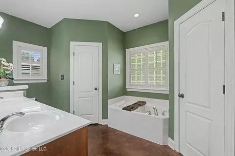Bath - 39 Winter Oaks Dr, Lamar, MS 38642 photo 1 of 5