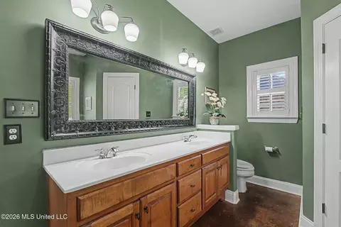 Bath - 39 Winter Oaks Dr, Lamar, MS 38642 photo 2 of 5