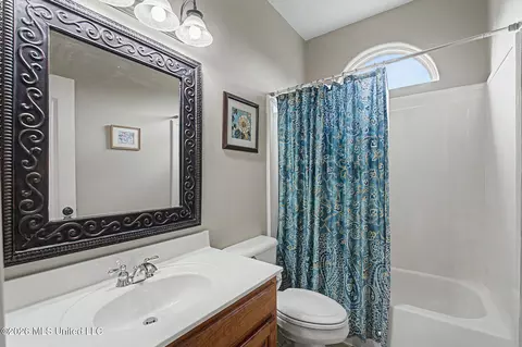 Bath - 39 Winter Oaks Dr, Lamar, MS 38642 photo 5 of 5