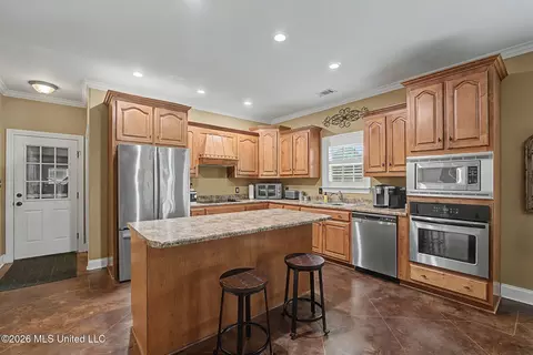 Kitchen - 39 Winter Oaks Dr, Lamar, MS 38642 photo 2 of 3