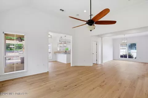Living - 122 Highwoods Blvd, Madison, MS 39110 photo 5 of 6