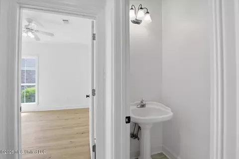 Entry Way - 122 Highwoods Blvd, Madison, MS 39110 photo 6 of 7