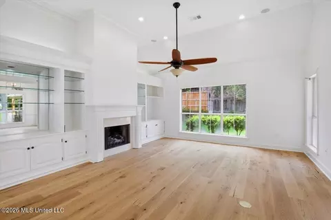 Living - 122 Highwoods Blvd, Madison, MS 39110 photo 2 of 6