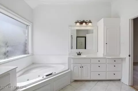 Bath - 122 Highwoods Blvd, Madison, MS 39110 photo 2 of 8