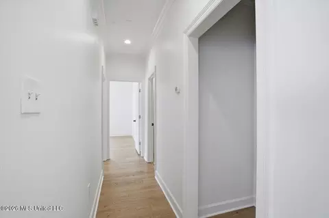 Entry Way - 122 Highwoods Blvd, Madison, MS 39110 photo 5 of 7
