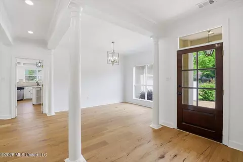 Entry Way - 122 Highwoods Blvd, Madison, MS 39110 photo 2 of 7