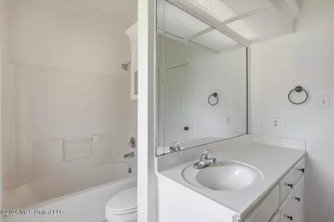 Bath - 122 Highwoods Blvd, Madison, MS 39110 photo 6 of 8
