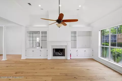 Living - 122 Highwoods Blvd, Madison, MS 39110 photo 3 of 6