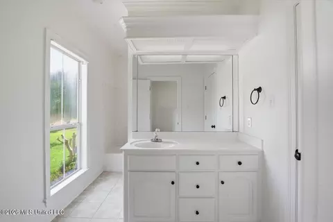 Bath - 122 Highwoods Blvd, Madison, MS 39110 photo 5 of 8