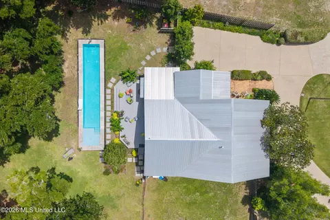 759 E 2nd St, Pass Christian, MS 39571