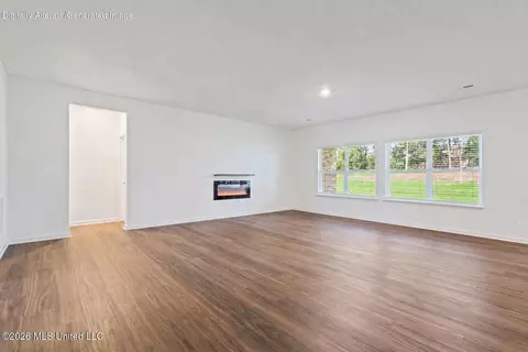 Living - 2397 Hyacinth Ln, Hernando, MS 38632 photo 3 of 7