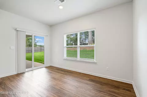 Living - 2397 Hyacinth Ln, Hernando, MS 38632 photo 1 of 7